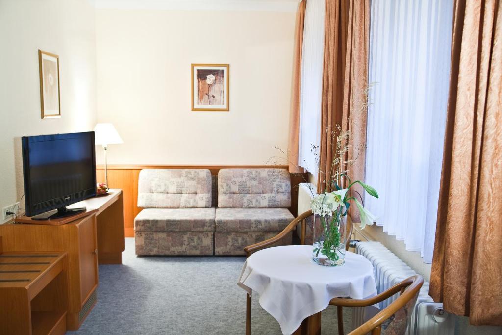 Hotel Saechsisches Haus Berggiesshübel Quarto foto